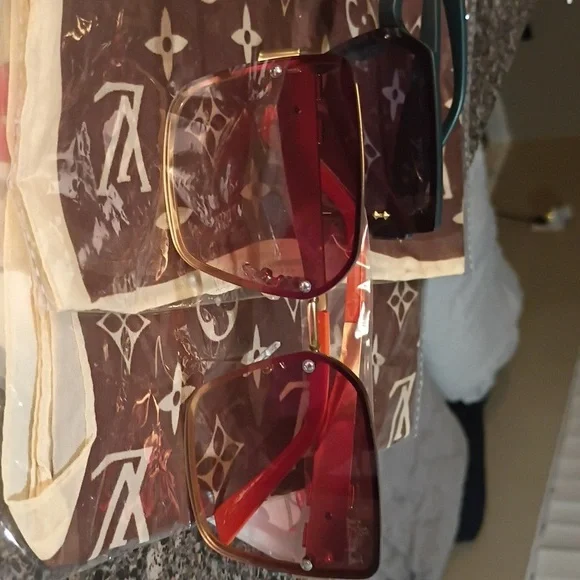 Source Unknown Black and Gold Square Sunglasses Bundle - Picture 3 of 13